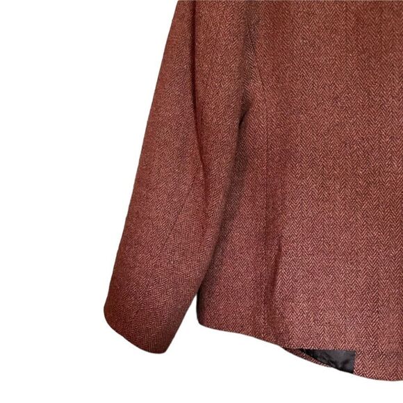 L.L. Bean wool blend blazer with shoulder padding - Picture 11 of 12